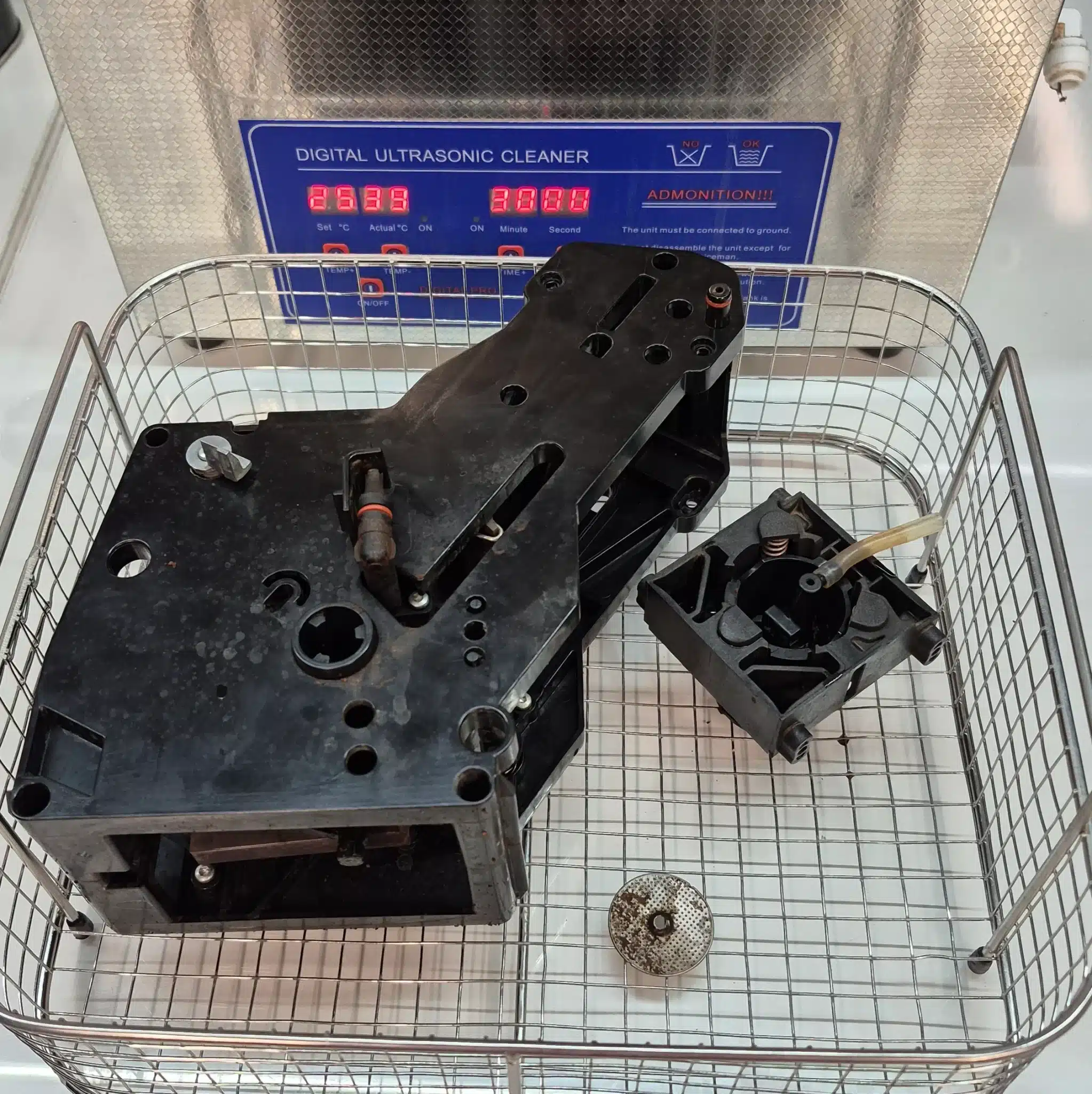 čistenie kávovaru delonghi ultrazvukom v servise doktor káva