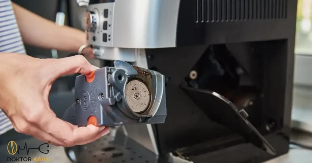 poruchy kávovaru delonghi magnifica s